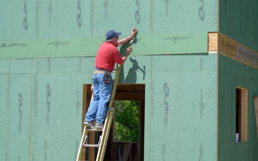 Fred placing zip sheeting