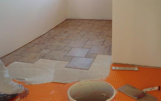 Upper bathroom tiling