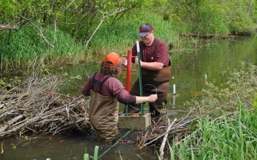 Securing the outflow tube